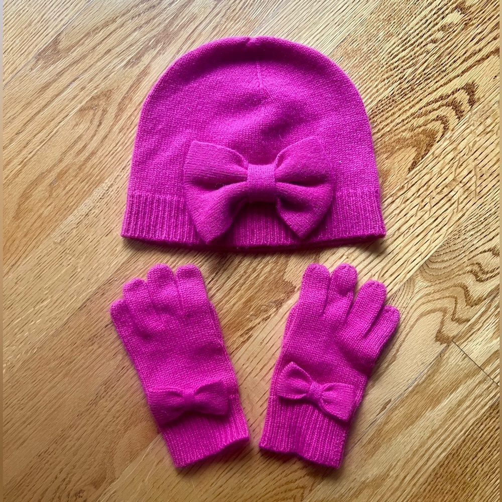 Designer Girls Cashmere Hat and Gloves. Size 2-4.